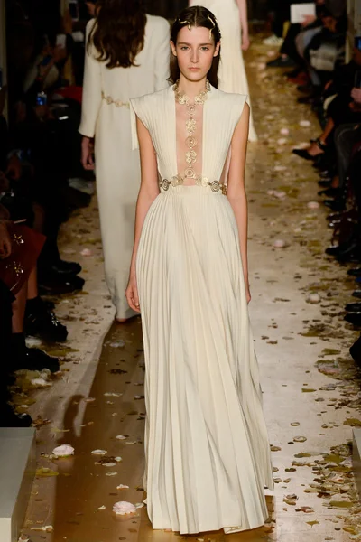 Look 54